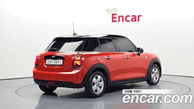 Mini Cooper 5Door Standard 3rd - фото 1