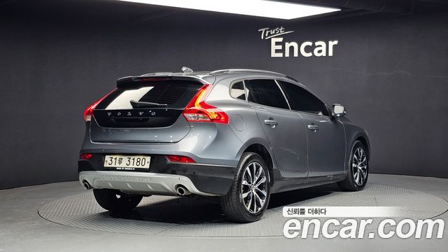 Volvo V40 D3 - фото 1