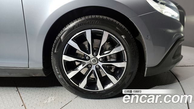 Volvo V40 D3 - фото 4