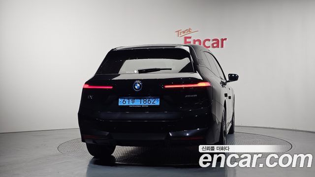 BMW iX xDrive50 Sports Plus - фото 3