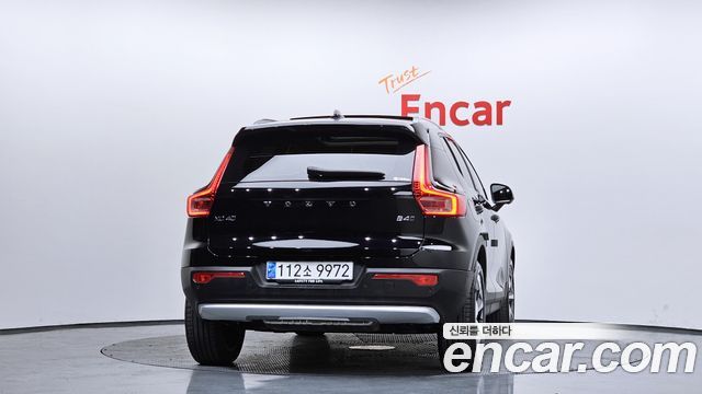 Volvo XC40 B4 Ultimate Bright - фото 3
