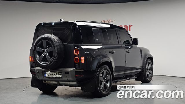 Land Rover Defender L663 110 D300 X-Dynamic HSE - фото 0