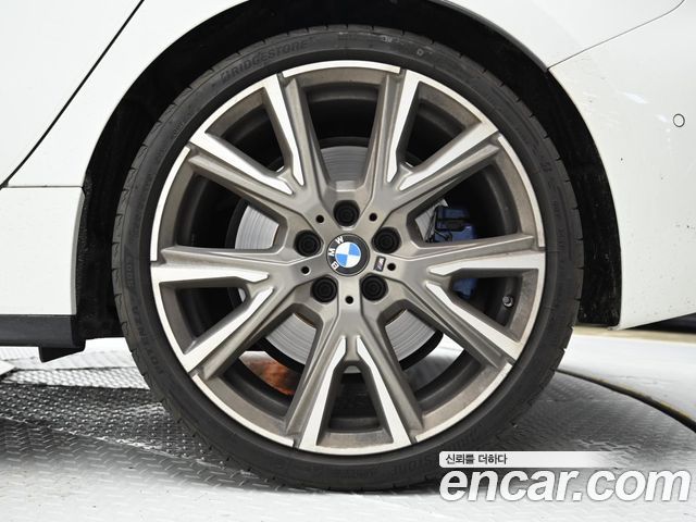 BMW 1-Series F40 M135i xDrive - фото 4