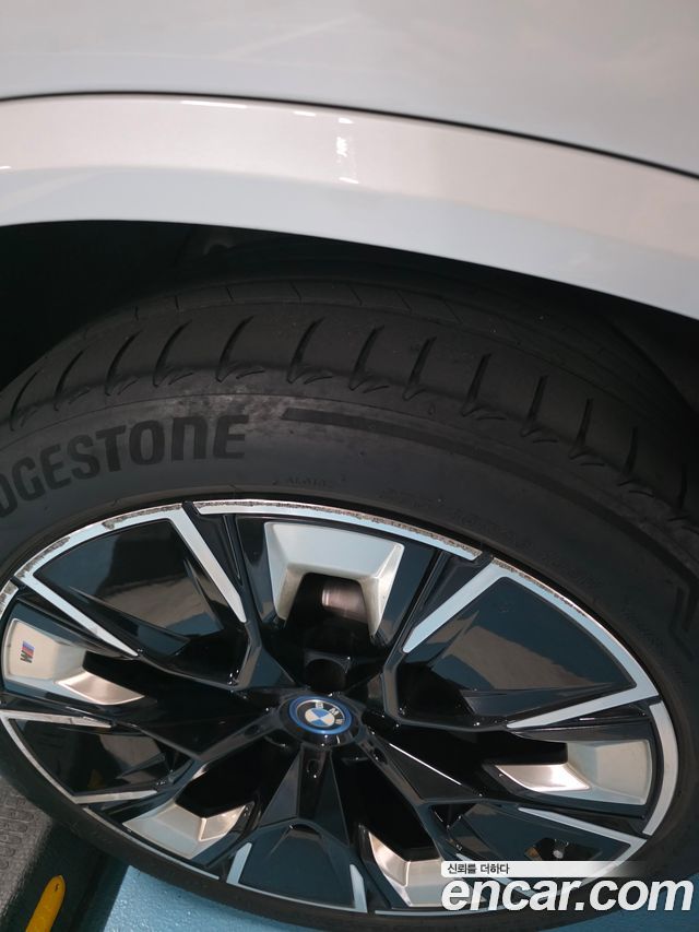 BMW iX3 M Sports - фото 3