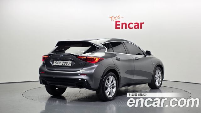 Infiniti Q30 2.0 Essential - фото 1