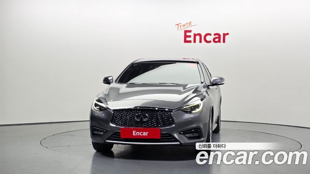 Infiniti Q30 2.0 Essential - фото 2