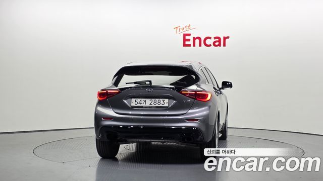 Infiniti Q30 2.0 Essential - фото 3