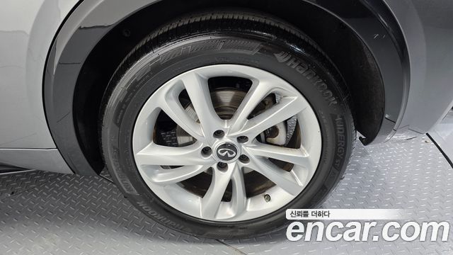Infiniti Q30 2.0 Essential - фото 4