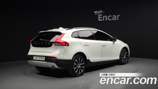 Volvo V40 D3 - фото 1