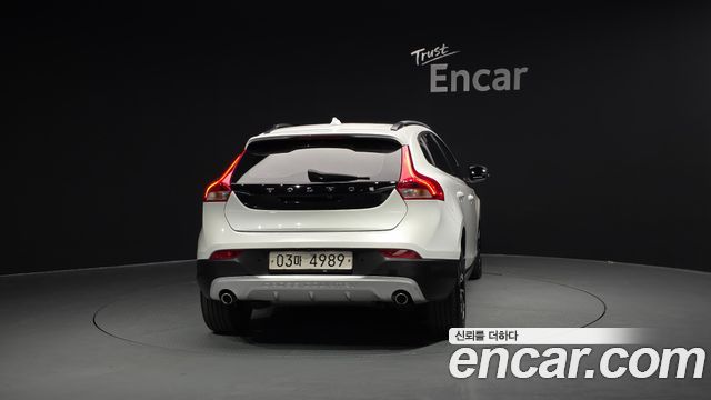Volvo V40 D3 - фото 3