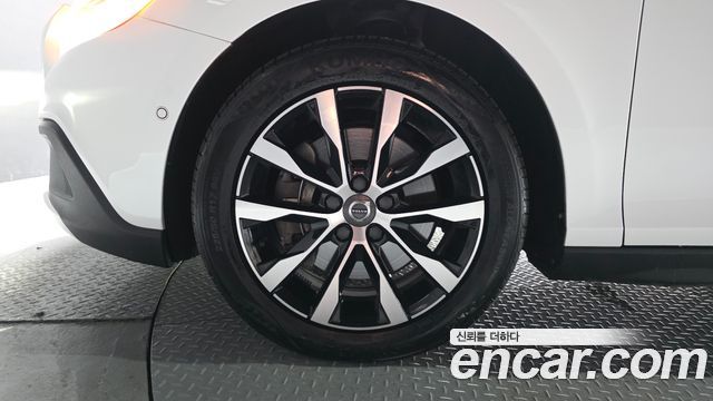Volvo V40 D3 - фото 4