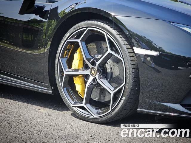 Lamborghini Huracan LP640-4 EVO Spyder - фото 4
