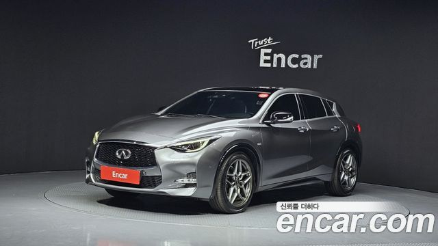 Infiniti Q30 2.0 Sport Essential - фото 0