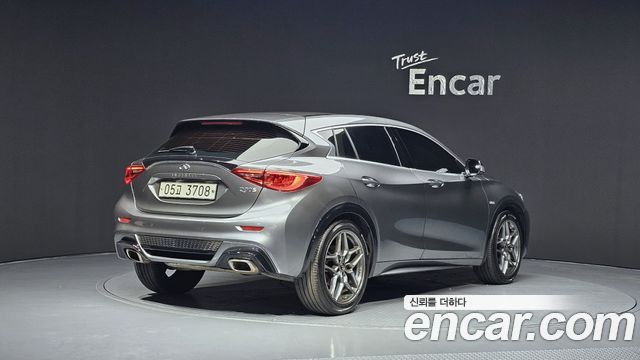 Infiniti Q30 2.0 Sport Essential - фото 1