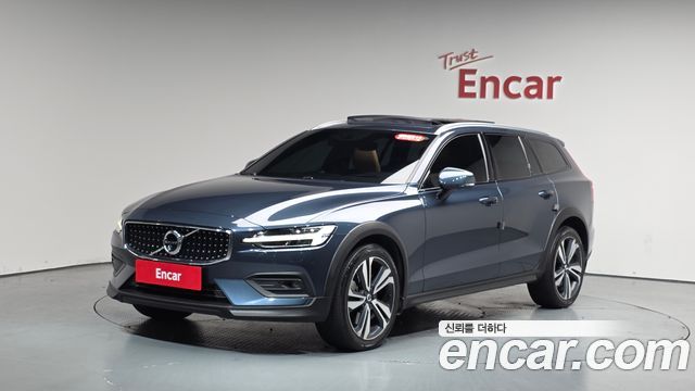 Volvo V60 2-го поколения B5 Pro AWD - фото 0