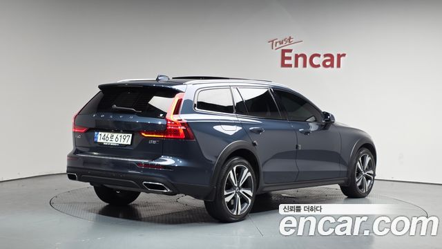 Volvo V60 2-го поколения B5 Pro AWD - фото 1
