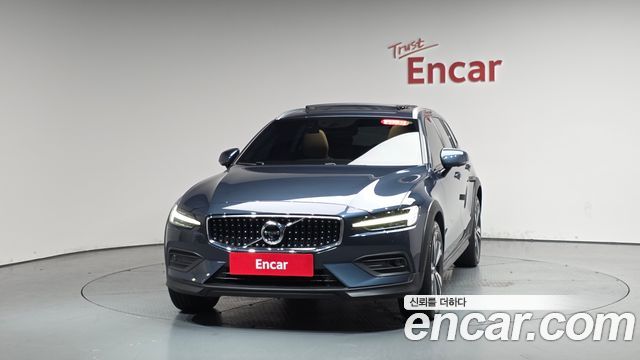 Volvo V60 2-го поколения B5 Pro AWD - фото 2
