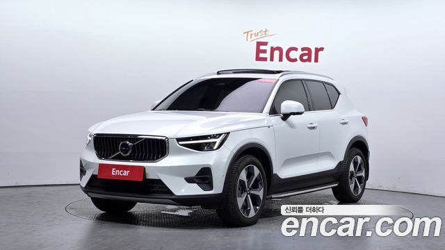Volvo XC40 B4 Ultimate Bright - фото 0