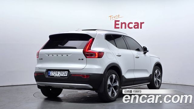 Volvo XC40 B4 Ultimate Bright - фото 1