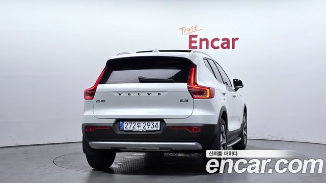 Volvo XC40 B4 Ultimate Bright - фото 3