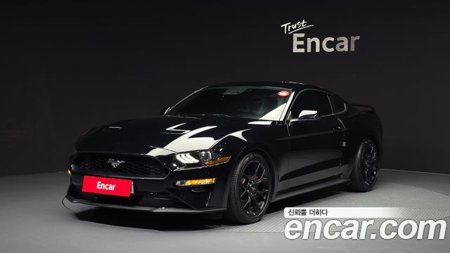 Ford Mustang Coupe - фото 0