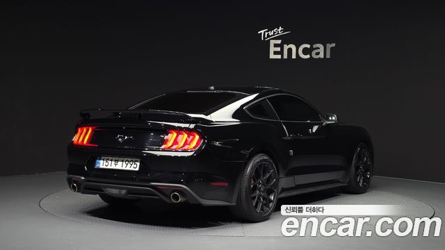 Ford Mustang Coupe - фото 1
