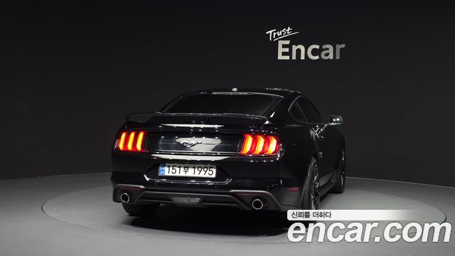 Ford Mustang Coupe - фото 3