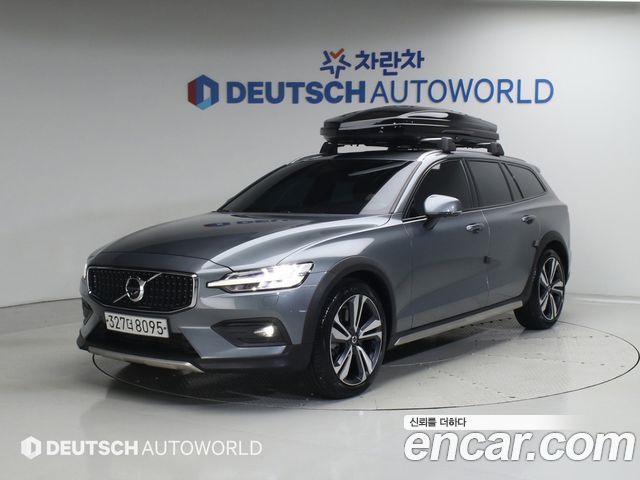 Volvo V60 2-го поколения T5 Pro AWD - фото 0