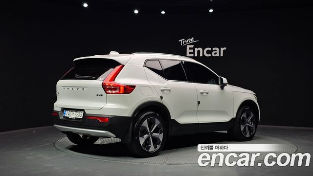 Volvo XC40 B4 Ultimate Bright - фото 1