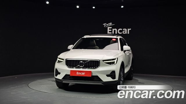 Volvo XC40 B4 Ultimate Bright - фото 2
