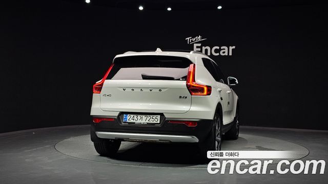 Volvo XC40 B4 Ultimate Bright - фото 3