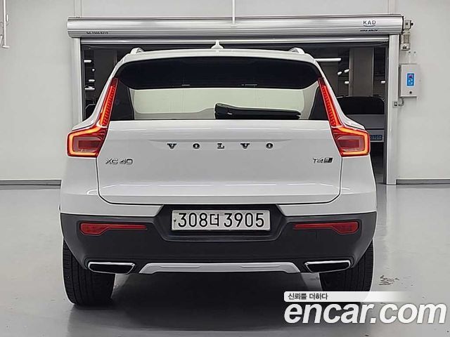 Volvo XC40 T4 Inscription - фото 2