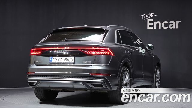 Audi Q8 50 TDI Quattro Premium - фото 1