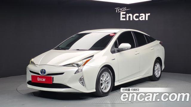 Toyota Prius 4-го поколения 1.8 E - фото 0