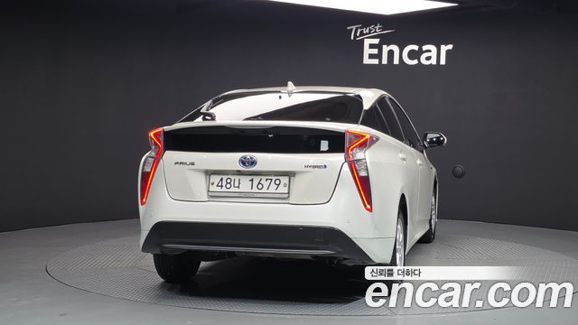 Toyota Prius 4-го поколения 1.8 E - фото 3