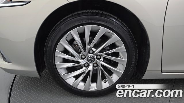 Lexus ES 7-го поколения Luxury Plus - фото 3