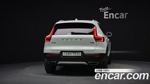 Volvo XC40 T4 Inscription - фото 3