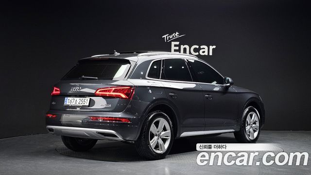 Audi Q5 FY 45 TFSI Quattro Premium - фото 0