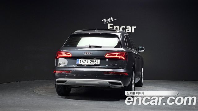 Audi Q5 FY 45 TFSI Quattro Premium - фото 2