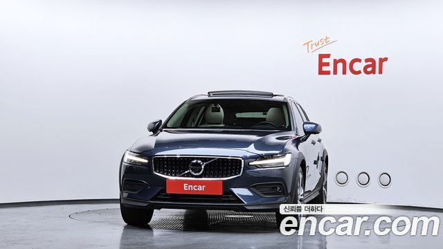 Volvo V60 2-го поколения T5 Pro AWD - фото 2