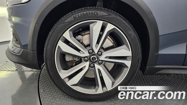 Volvo V60 2-го поколения T5 Pro AWD - фото 4