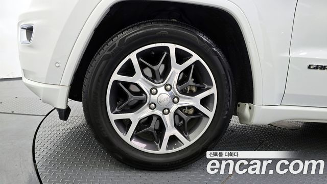 Jeep Cherokee 3.0 Diesel Overland WK2 - фото 4