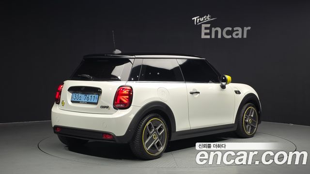 Mini Cooper SE Electric 3rd - фото 1