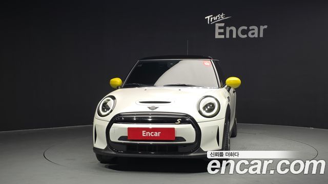 Mini Cooper SE Electric 3rd - фото 2