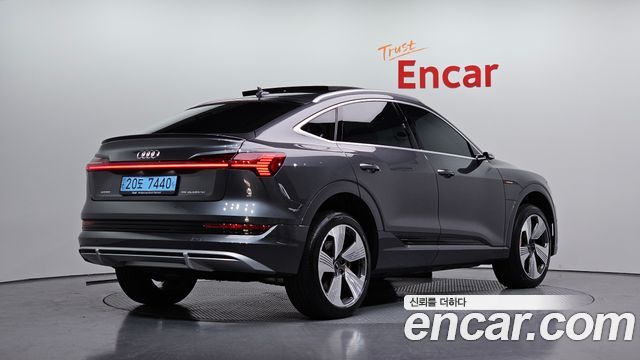 Audi e-tron 55 Quattro Sportback - фото 1