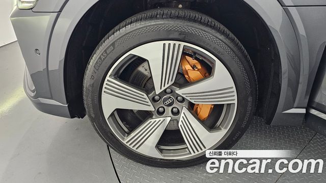 Audi e-tron 55 Quattro Sportback - фото 4