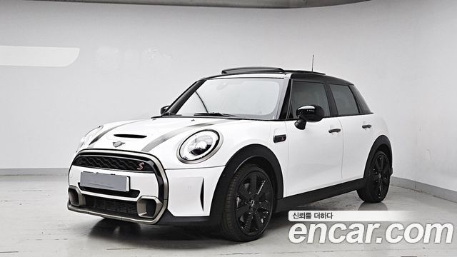 Mini Cooper 5Door Resolute Edition 3rd Gen - фото 0