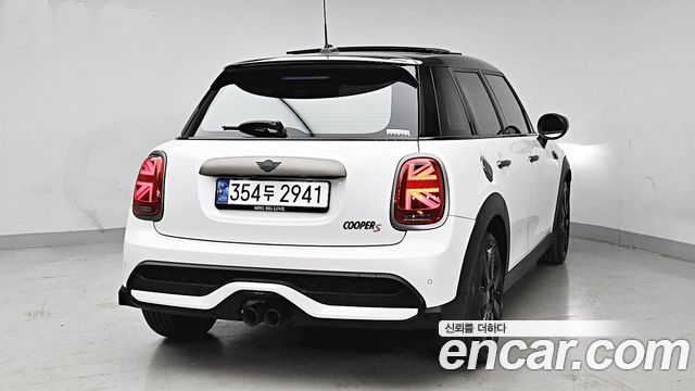Mini Cooper 5Door Resolute Edition 3rd Gen - фото 3