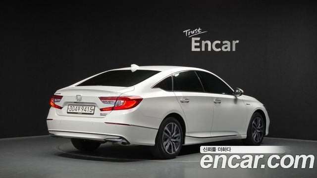 Honda Accord 10-го поколения 2.0 Hybrid Touring - фото 1