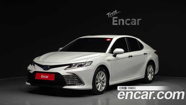 Toyota Camry XV70 2.5 LE Hybrid - фото 0